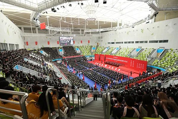 學(xué)校舉行2021屆本科生畢業(yè)典禮暨學(xué)位授予儀式