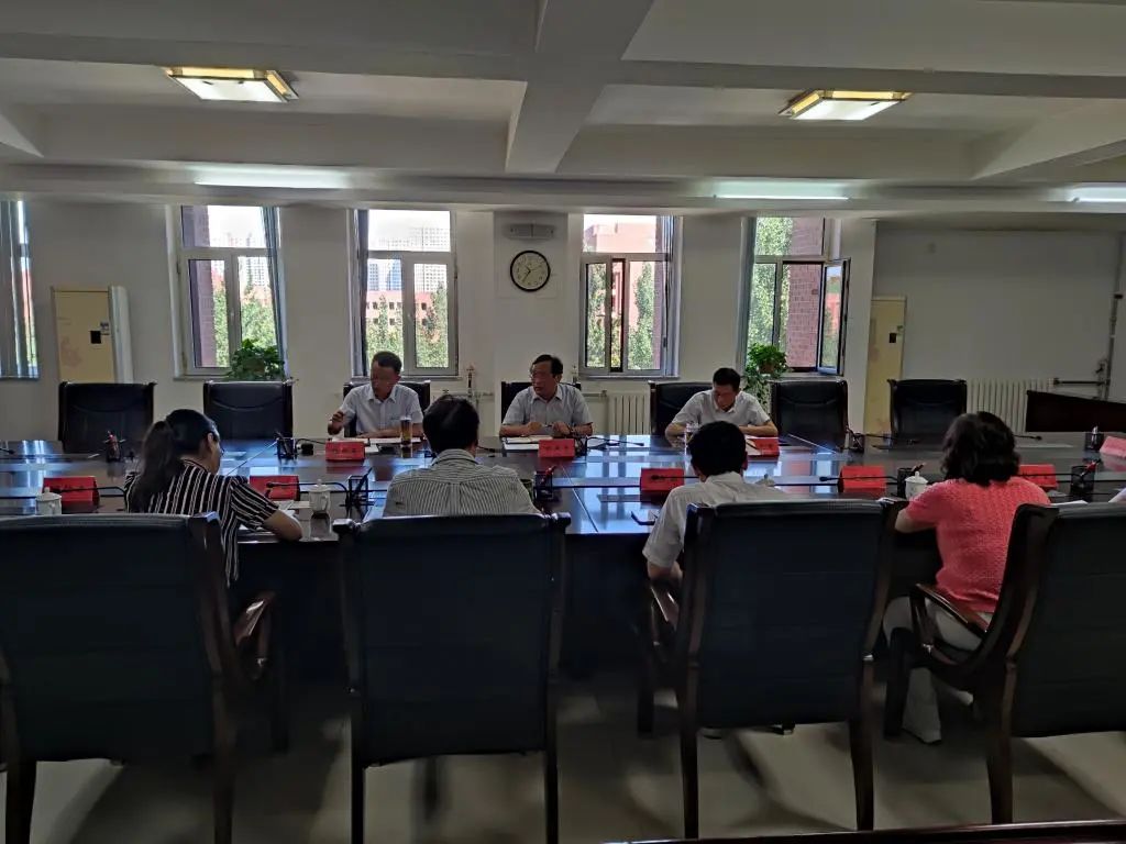 學校召開推動全面從嚴治黨向縱深發展專項工作會議