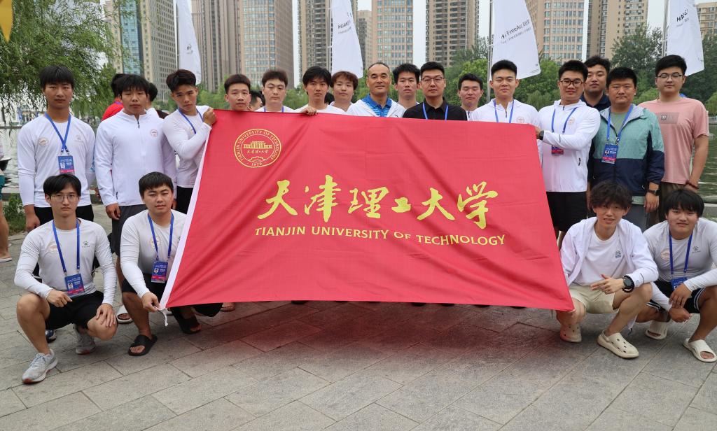 學(xué)校龍舟隊在2025天津海河國際龍舟賽中斬獲佳績