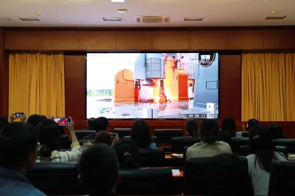 天理師生熱議天和核心艙成功發(fā)射