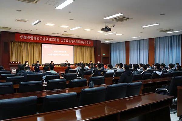 學校歡送2021年春季應征入伍預定兵