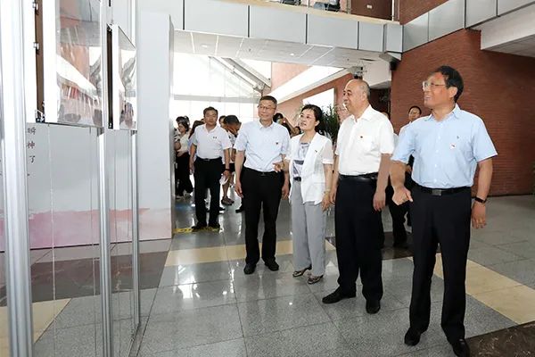 我校慶祝中國共產(chǎn)黨成立100周年系列展覽開幕