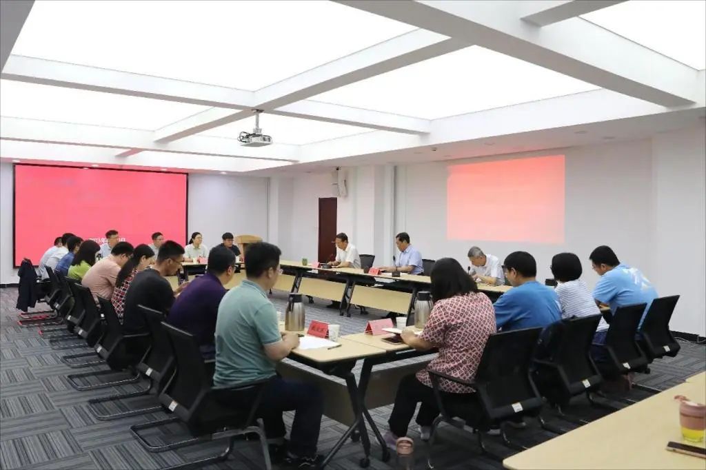 學校舉辦“挺膺擔當 砥礪前行”年輕干部慶“七一”座談會