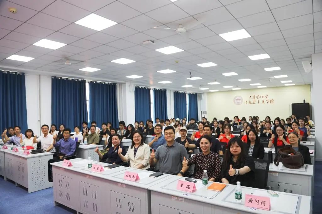 學(xué)校舉辦“勿忘國殤，復(fù)興中華”紀(jì)念抗日戰(zhàn)爭勝利八十周年暨弘揚(yáng)津派紅色文化主題演講教學(xué)展示活動