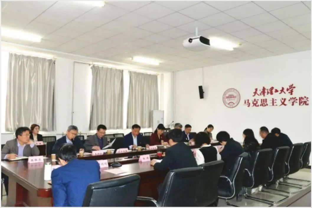 校黨委書記劉東志深入馬克思主義學(xué)院開展調(diào)研并召開現(xiàn)場(chǎng)辦公會(huì)