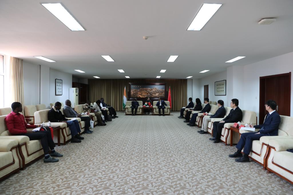 科特迪瓦國立理工大學校長率團到訪我校