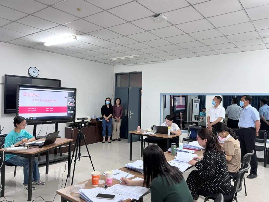 校領(lǐng)導(dǎo)調(diào)研指導(dǎo)2022屆本科畢業(yè)生論文（設(shè)計(jì)）答辯工作