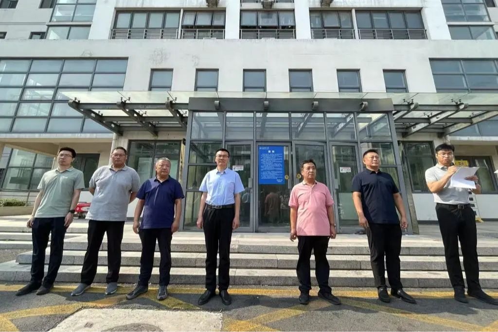 學校開展“安全生產(chǎn)月”綜合應急演練