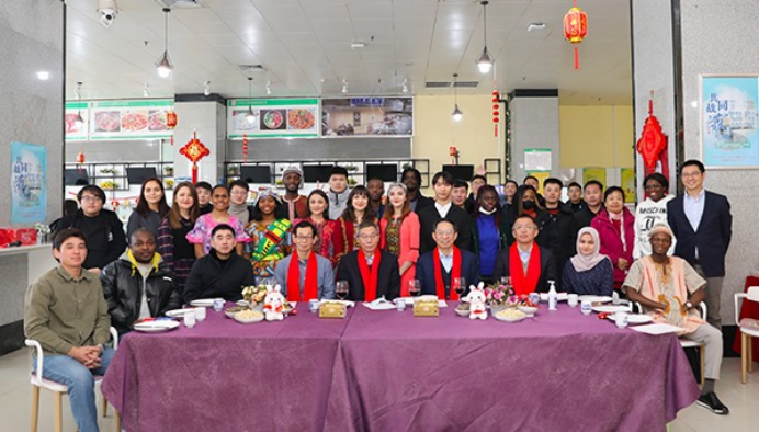 我校開展國際學生新春暖心慰問活動