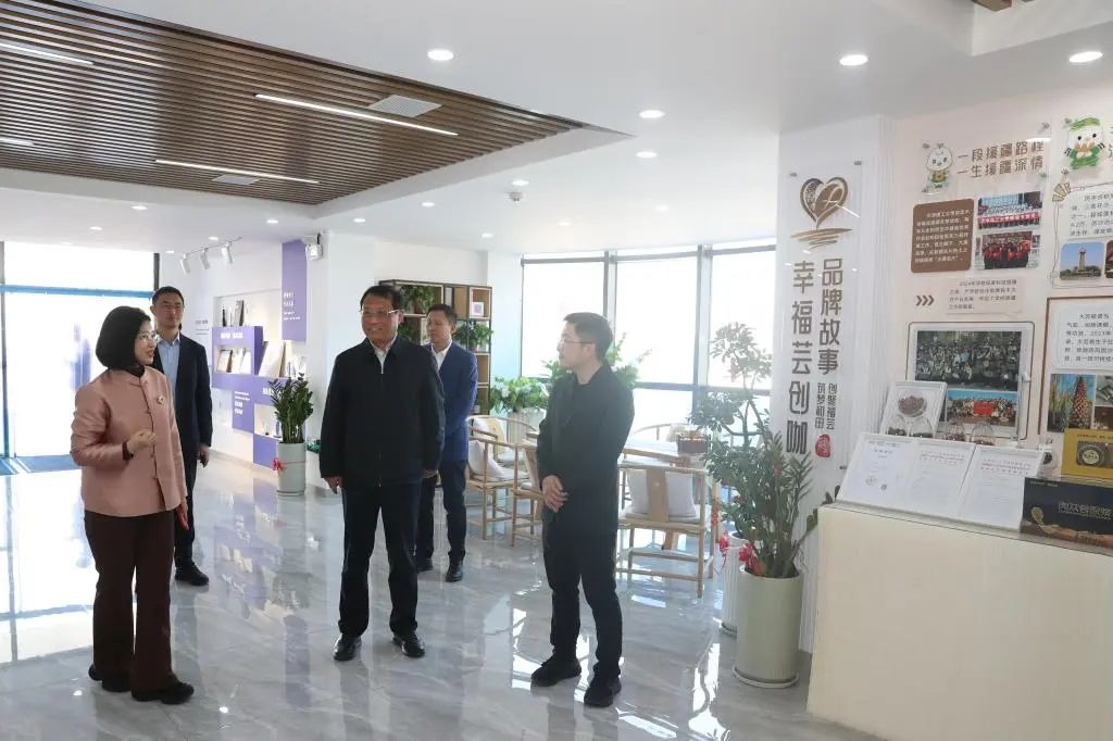 天津大學宣懷學院副院長、漫維集團董事長楊曉峰一行來校調研交流