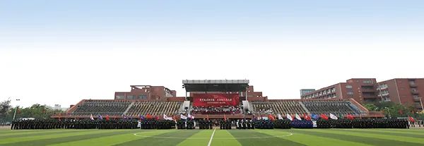 天津市學(xué)校國旗護(hù)衛(wèi)隊(duì)展演活動在我校舉行