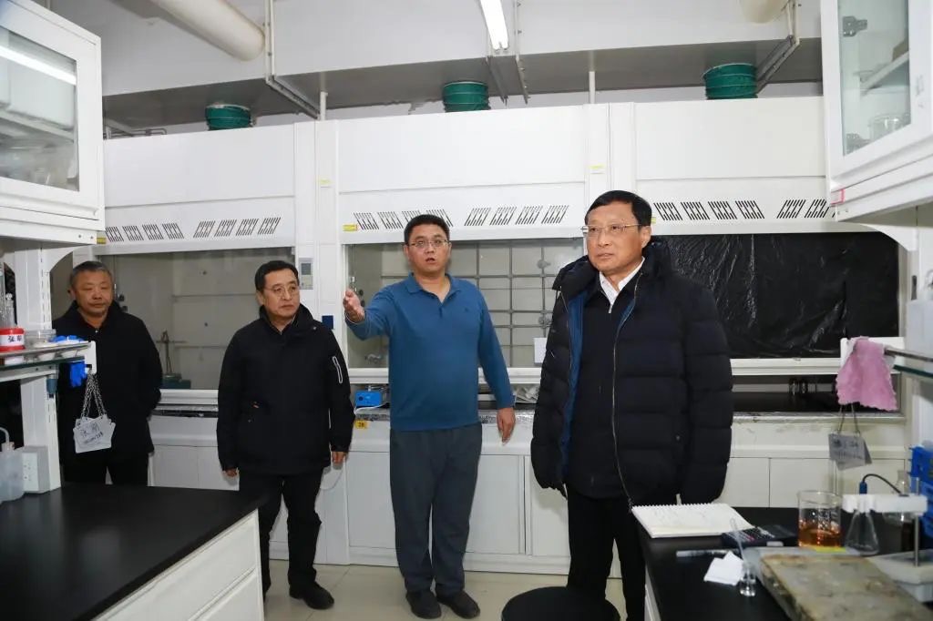 校領導帶隊開展寒假前校園安全檢查